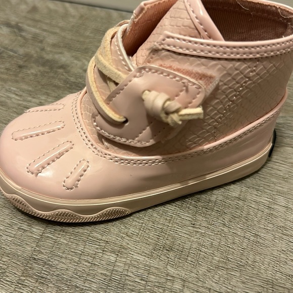 Pink sperry top sider boots. Size 4m - Picture 4 of 7